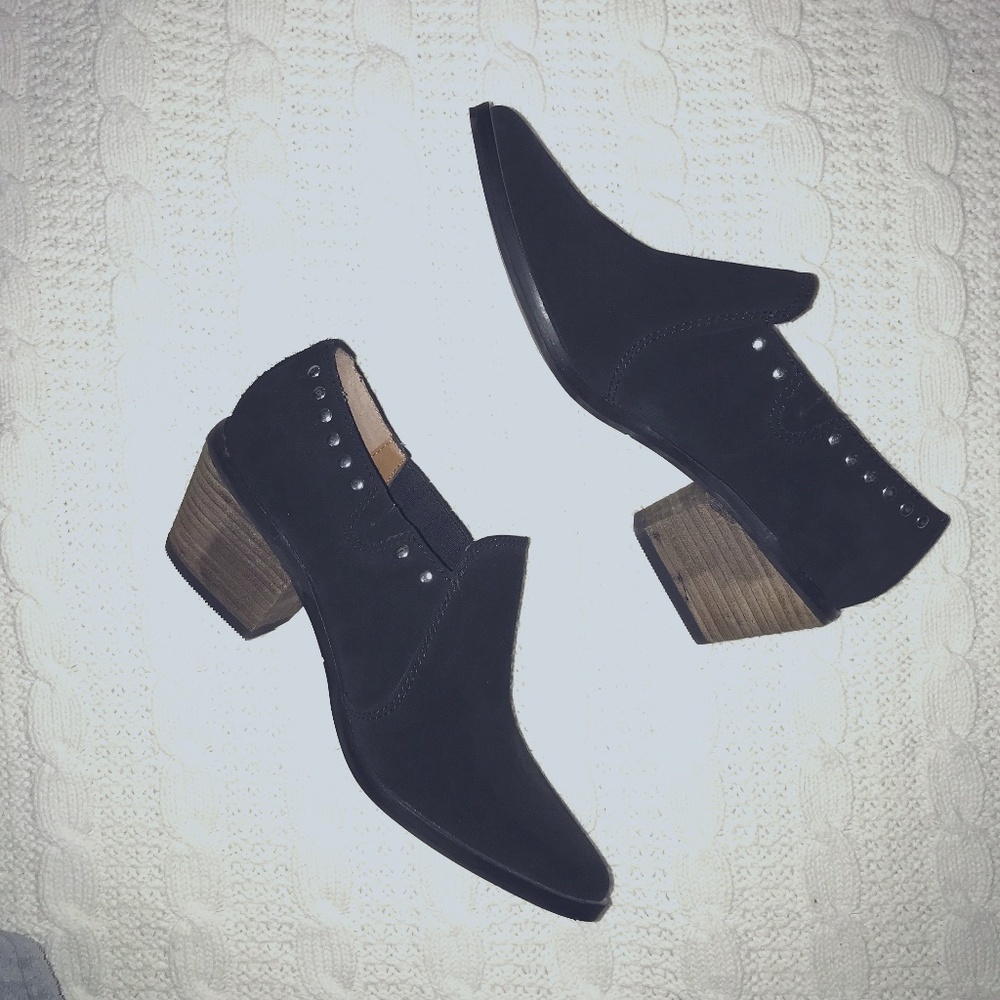 BNIB Dolce Vita Studded Black Suede Western Bootie Shoe